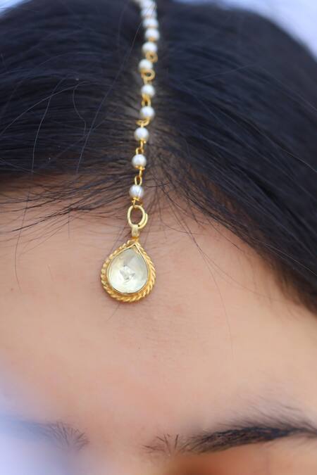 Do Taara Gold Plated Kundan Embellished Maangtikka Online at Aza Fashions Do Taara_Gold Plated Kundan Embellished Maangtikka _Online_at_Aza_Fashions