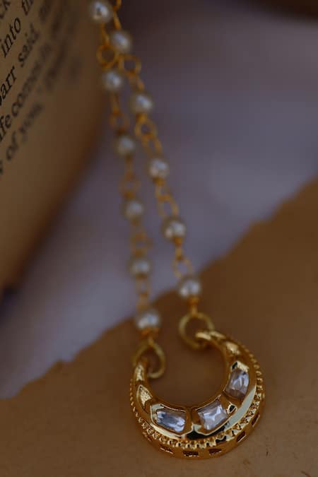 Shop Do Taara Gold Plated Kundan Embellished Pendant Necklace at Aza Fashions Shop_Do Taara_Gold Plated Kundan Embellished Pendant Necklace _at_Aza_Fashions