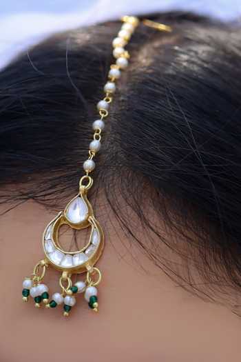 Do Taara_Gold Plated Half Crescent Shaped Maangtikka _Online_at_Aza_Fashions