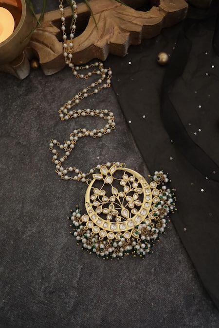 Shop Do Taara Gold Plated Kundan Embellished Pendant Necklace at Aza Fashions Shop_Do Taara_Gold Plated Kundan Embellished Pendant Necklace _at_Aza_Fashions