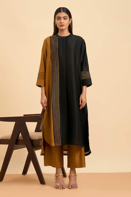 ORIGANI Vertical Line Embroidered Colorblocked Kurta With Pant 