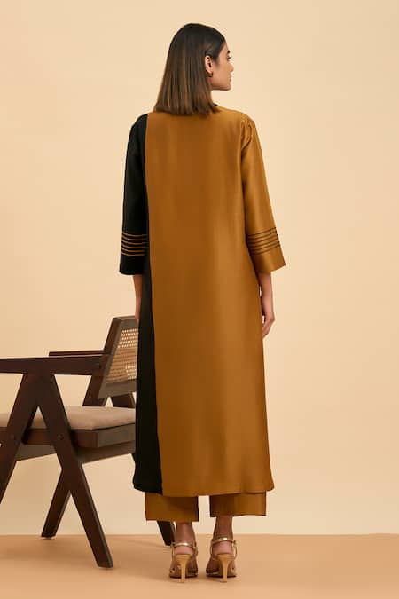 Origani Vertical Line Embroidered Colorblocked Kurta With Pant 