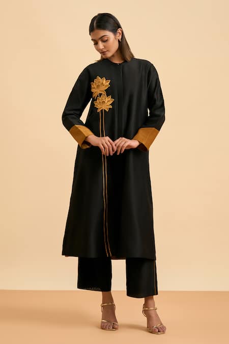 ORIGANI Black Chanderi Silk Embroidery Bloom Round Collar Applique Kurta With Pant 