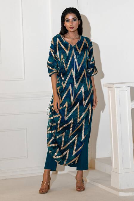 Akanksha Mago_Blue Georgette Embroidery, Zari V-neck Chevron Kurta With Pant _Online_at_Aza_Fashions