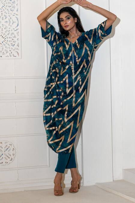Akanksha Mago_Blue Georgette Embroidery, Zari V-neck Chevron Kurta With Pant _at_Aza_Fashions