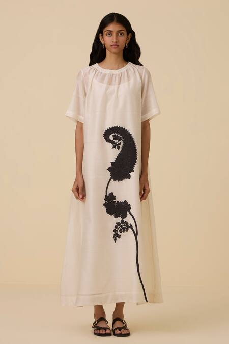 Buy_The Summer House_White Chanderi Embroidery Round Neck Cersei Paisley Midi Dress 