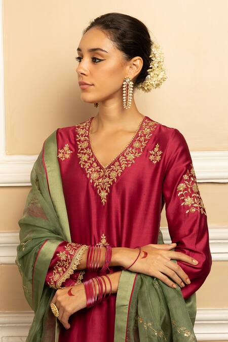 Buy_Dohr India_Wine Silk, Chanderi, Organza Sequins, Zari, Naaz Floral Butti Kurta Pant Set _Online_at_Aza_Fashions