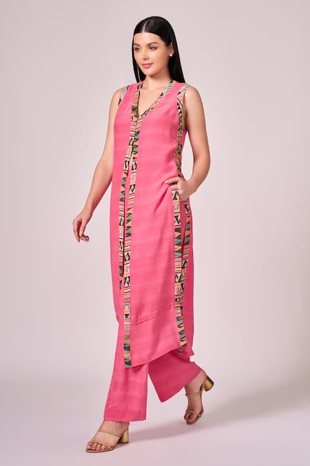 Koswi_Fuchsia Viscose V-neck Printed Border Slit Kurta With Palazzo _at_Aza_Fashions