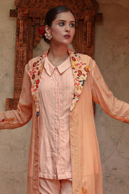 Gazab by Miku Kumar Peach Organza, Muslin Embroidery Collared Lila Printed Jacket With Pant Set Online at Aza Fashions Gazab by Miku Kumar_Peach Organza, Muslin Embroidery Collared Lila Printed Jacket With Pant Set _Online_at_Aza_Fashions