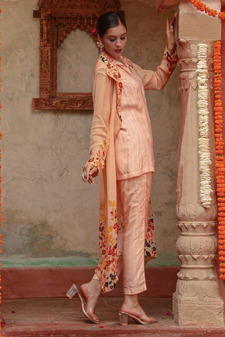 Shop Gazab by Miku Kumar Peach Organza, Muslin Embroidery Collared Lila Printed Jacket With Pant Set Online at Aza Fashions Shop_Gazab by Miku Kumar_Peach Organza, Muslin Embroidery Collared Lila Printed Jacket With Pant Set _Online_at_Aza_Fashions