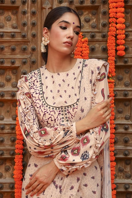 Shop Gazab by Miku Kumar Ivory Georgette Embroidery Round Neck Aurea Printed Pre-draped Saree With Blouse Online at Aza Fashions Shop_Gazab by Miku Kumar_Ivory Georgette Embroidery Round Neck Aurea Printed Pre-draped Saree With Blouse _Online_at_Aza_Fashions