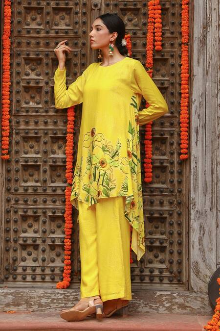Gazab by Miku Kumar Yellow Muslin Embroidery Round Neck Aria Asymmetric Kurta With Palazzo Online at Aza Fashions Gazab by Miku Kumar_Yellow Muslin Embroidery Round Neck Aria Asymmetric Kurta With Palazzo _Online_at_Aza_Fashions