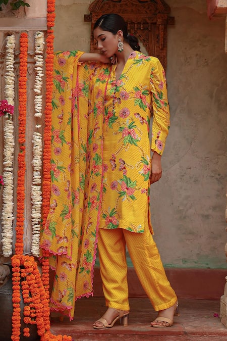 Shop Gazab by Miku Kumar Yellow Organza, Muslin Bandeau Neck Ati Floral Printed Kurta Set Online at Aza Fashions Shop_Gazab by Miku Kumar_Yellow Organza, Muslin Bandeau Neck Ati Floral Printed Kurta Set _Online_at_Aza_Fashions