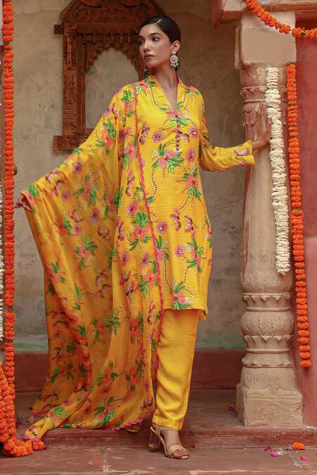 Buy Gazab by Miku Kumar Yellow Organza, Muslin Bandeau Neck Ati Floral Printed Kurta Set Buy_Gazab by Miku Kumar_Yellow Organza, Muslin Bandeau Neck Ati Floral Printed Kurta Set