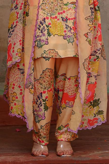 Buy Gazab by Miku Kumar Yellow Organza, Muslin Embroidery V-neck Sarin Printed Kurta Set Online at Aza Fashions Buy_Gazab by Miku Kumar_Yellow Organza, Muslin Embroidery V-neck Sarin Printed Kurta Set _Online_at_Aza_Fashions