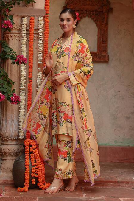 Shop Gazab by Miku Kumar Yellow Organza, Muslin Embroidery V-neck Sarin Printed Kurta Set Shop_Gazab by Miku Kumar_Yellow Organza, Muslin Embroidery V-neck Sarin Printed Kurta Set