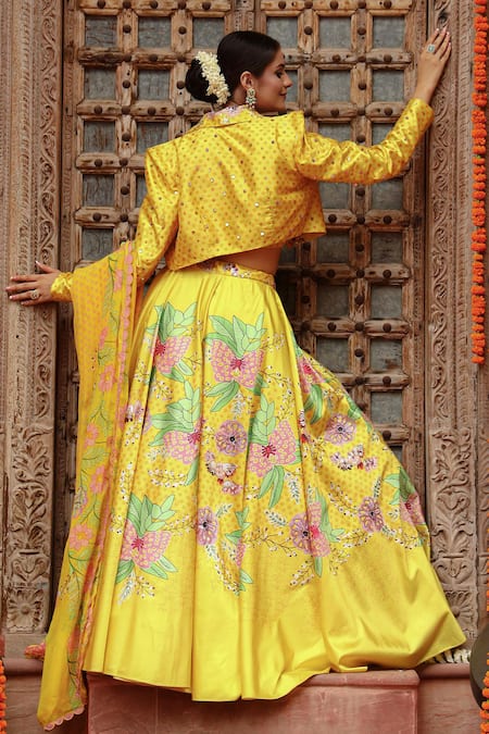 Shop Gazab by Miku Kumar Yellow Silk, Organza Embroidery Sweetheart Roma Printed Lehenga Set With Jacket at Aza Fashions Shop_Gazab by Miku Kumar_Yellow Silk, Organza Embroidery Sweetheart Roma Printed Lehenga Set With Jacket _at_Aza_Fashions