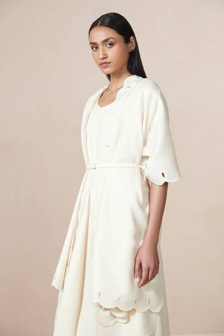 Buy Ampm Ivory Saria Wool Shawl Online at Aza Fashions Buy_Ampm_Ivory Saria Wool Shawl _Online_at_Aza_Fashions