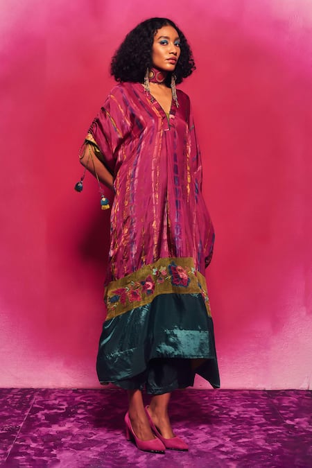Capisvirleo Fuchsia Silk Applique V-neck Nyra Floral Embroidered Kaftan With Pant at Aza Fashions Capisvirleo_Fuchsia Silk Applique V-neck Nyra Floral Embroidered Kaftan With Pant _at_Aza_Fashions
