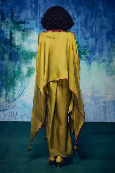 Capisvirleo Malti Tassel Detailed Cape With Pleated Skirt 