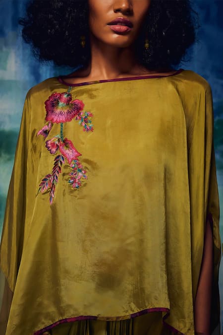 Shop Capisvirleo Green Silk Malti Tassel Detailed Cape With Pleated Skirt Online at Aza Fashions Shop_Capisvirleo_Green Silk Malti Tassel Detailed Cape With Pleated Skirt _Online_at_Aza_Fashions
