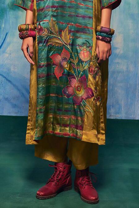 CAPISVIRLEO Green Silk Embroidery Round Neck Samaira Straight Kurta With Pant Online at Aza Fashions CAPISVIRLEO_Green Silk Embroidery Round Neck Samaira Straight Kurta With Pant _Online_at_Aza_Fashions