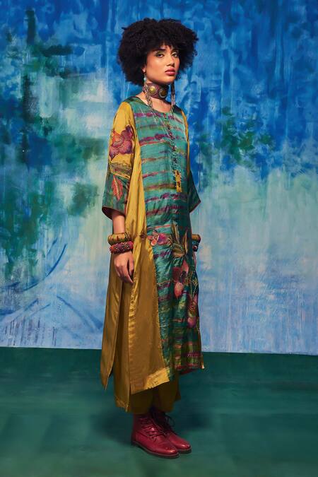 Buy CAPISVIRLEO Green Silk Embroidery Round Neck Samaira Straight Kurta With Pant Online at Aza Fashions Buy_CAPISVIRLEO_Green Silk Embroidery Round Neck Samaira Straight Kurta With Pant _Online_at_Aza_Fashions