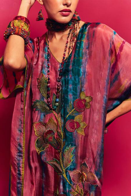 Buy_Capisvirleo_Peach Silk Embroidered Applique V Neck Anika Kaftan _Online_at_Aza_Fashions