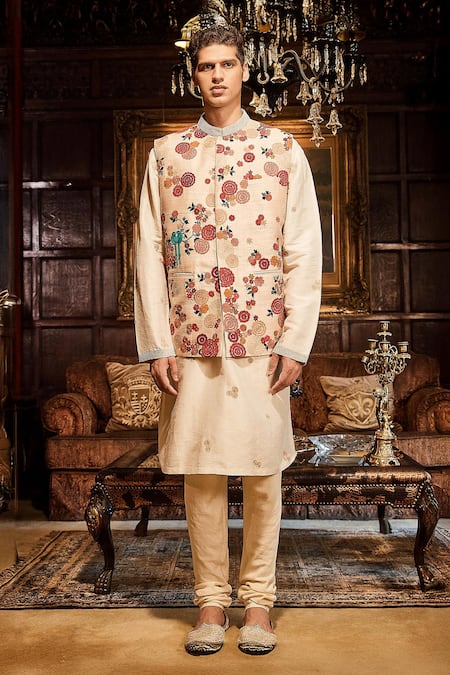 MATSYA Phoolbagh Aari Work Bundi Kurta Set 