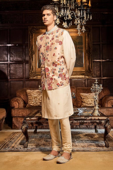 Matsya Phoolbagh Aari Work Bundi Kurta Set 