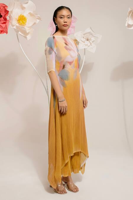 Buy Preeti Mehta Yellow Georgette, Polyester Boat Neck Flora Print Kurta With Pant Buy_Preeti Mehta_Yellow Georgette, Polyester Boat Neck Flora Print Kurta With Pant