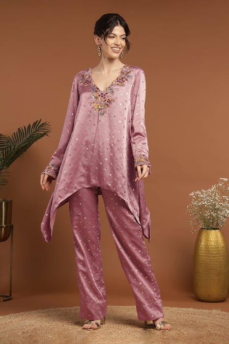 RIRASA Gullista Embroidered C Cut Kurta With Pant 