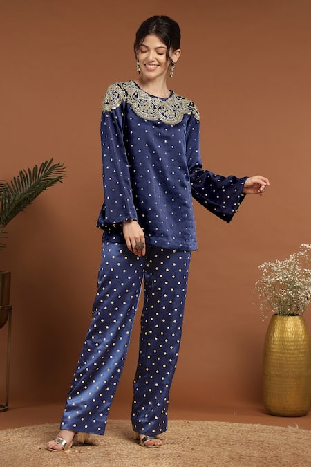 RIRASA Mughal Bloom Embroidered Kurta With Pant 