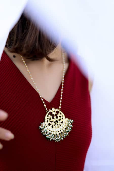 Buy Do Taara Gold Plated Kundan Embellished Pendant Necklace Online at Aza Fashions Buy_Do Taara_Gold Plated Kundan Embellished Pendant Necklace _Online_at_Aza_Fashions