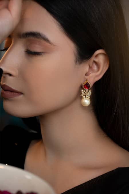 Do Taara Teardrop Kundan Embellished Earrings 