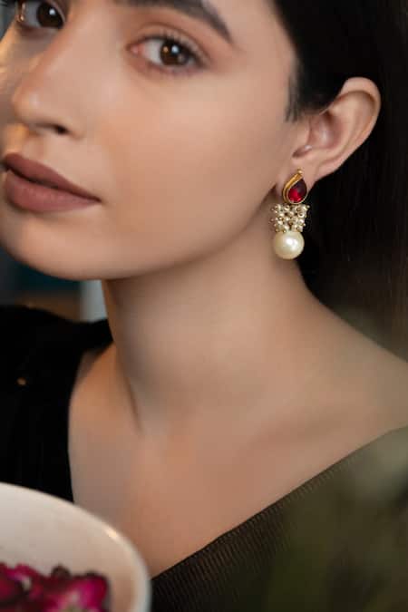 Do Taara_Red Pearls Teardrop Kundan Embellished Earrings _Online_at_Aza_Fashions