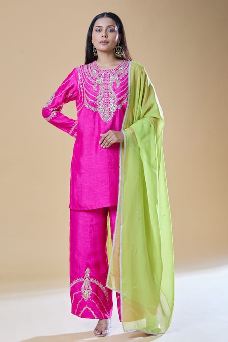 Shop Samyukta Singhania Pink Chanderi, Viscose, Organza Sequins, Zari, Paisley Floral Kurta Pant Set Shop_Samyukta Singhania_Pink Chanderi, Viscose, Organza Sequins, Zari, Paisley Floral Kurta Pant Set