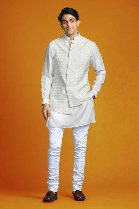 Char Chaand Geometric Woven Bundi With Kurta 