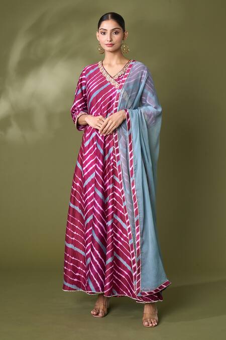 Shop_Naintara Bajaj_Purple Chiffon Embroidery V-neck Leheriya Pattern Angarkha Anarkali With Dupatta
