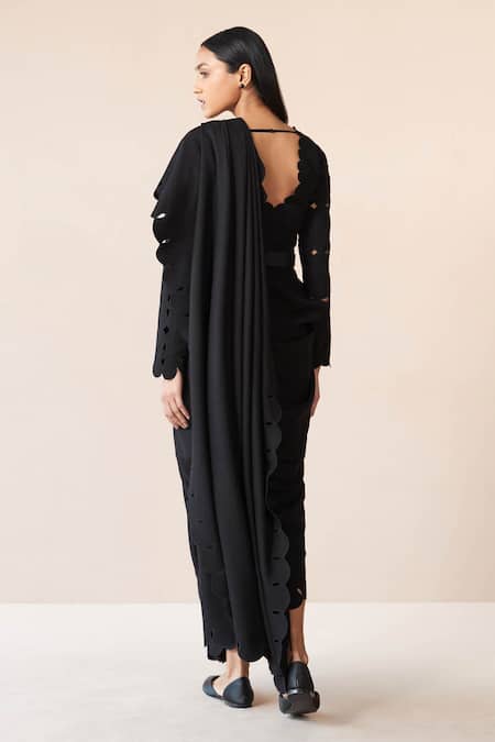 Ampm Nara Scallop Hem Saree Gown With Belt 