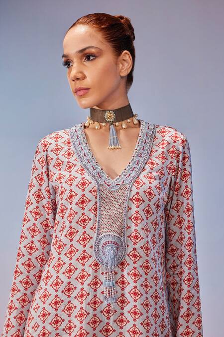 Mukta Sabharwal_Blue Satin, Silk Beads, Embroidery V-neck Floral Butti Print Kurta With Pant _Online_at_Aza_Fashions