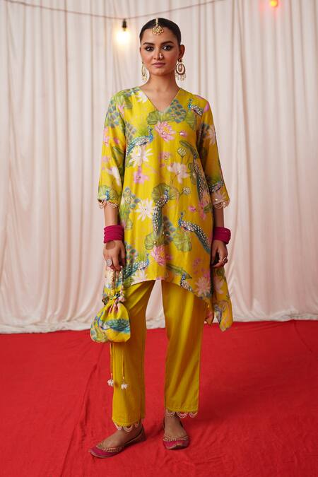 Chrkha_Green Chanderi Silk, Cotton Pearls, Tassels V-neck Printed Kurta And Pant Set _Online_at_Aza_Fashions