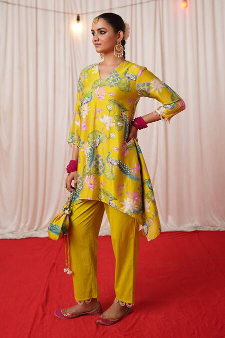 Chrkha_Green Chanderi Silk, Cotton Pearls, Tassels V-neck Printed Kurta And Pant Set _at_Aza_Fashions