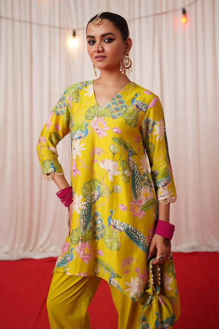 Buy_Chrkha_Green Chanderi Silk, Cotton Pearls, Tassels V-neck Printed Kurta And Pant Set 