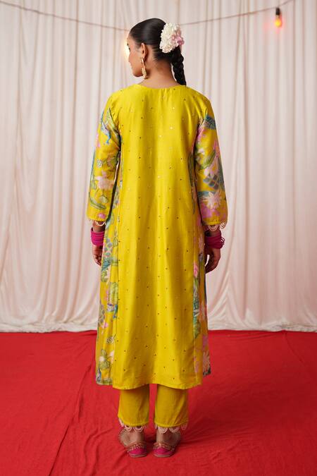 Chrkha Printed Side Panelled Kurta Pant Set 