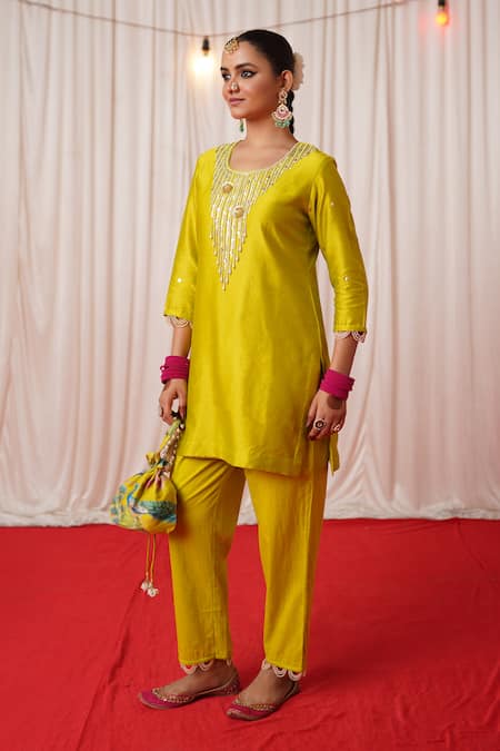 Chrkha_Green Chanderi Silk, Cotton Pearls, Sequins Round Embroidered Kurta And Pant Set _Online_at_Aza_Fashions