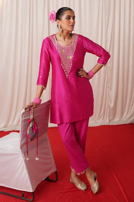 Shop_Chrkha_Pink Chanderi Silk, Cotton Pearls, Sequins Round Neck Work Kurta And Pant Set 