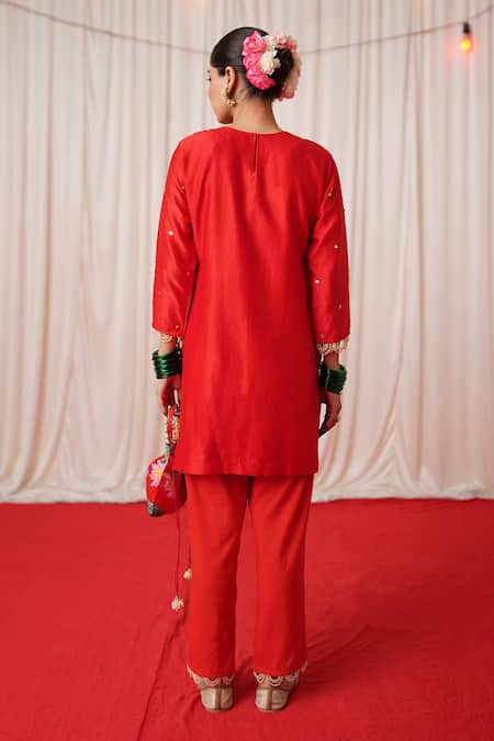 Chrkha Embroidered Kurta & Pant Set 