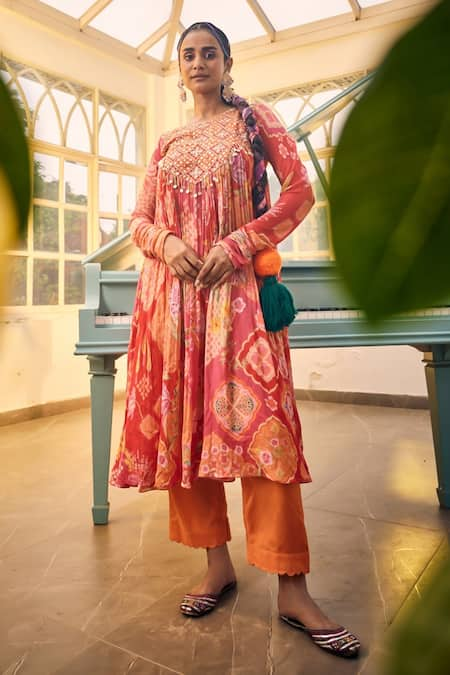 SSHILPA SAMRIYA Red Kurta Chinnon Chiffon Printed Floral Patchwork Round Neck And Pant Set