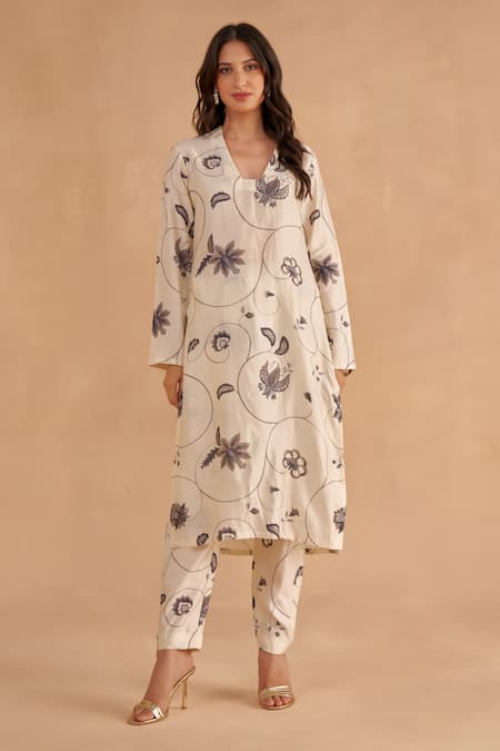 Ruchi Marodia_White Organza, Chanderi Silk, Chiffon Tassels Chintz Floral Print Kurta Set _Online_at_Aza_Fashions